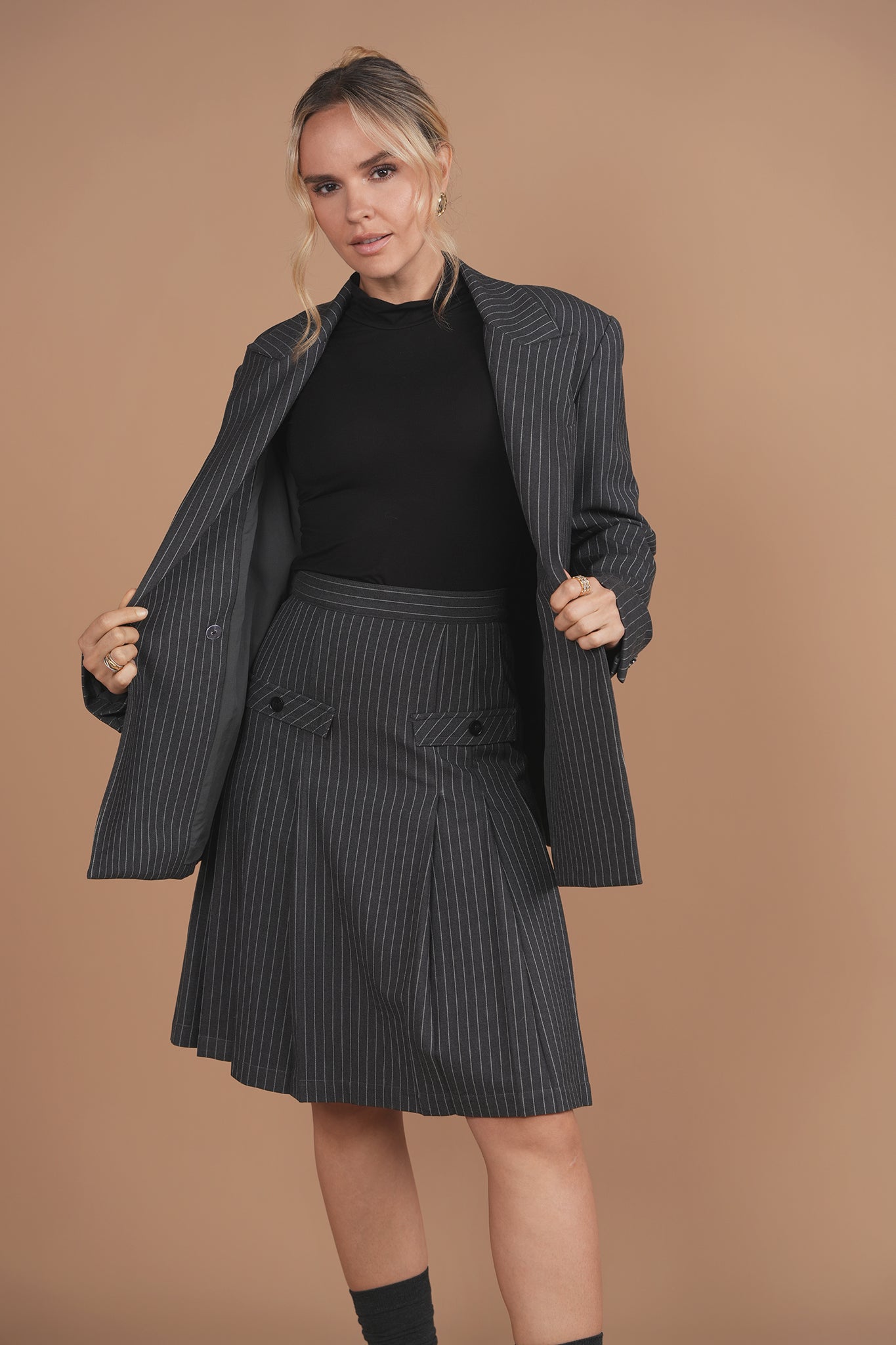 Bliss Short Pleated Skirt Pinstripe